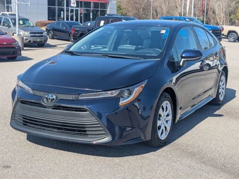 Used 2024 Toyota Corolla LE image 7