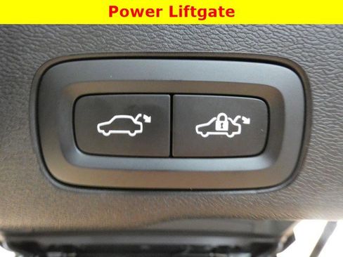 Used 2023 Volvo XC60 B5 Ultimate w/ Climate Package image 35