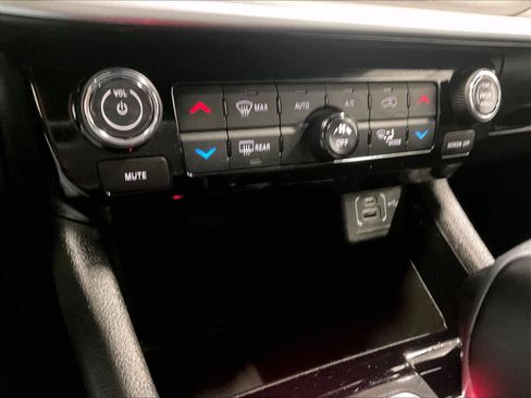 Used 2025 Jeep Compass Limited AWD/4WD image 25