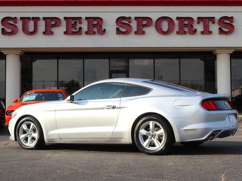 Used 2017 Ford Mustang Coupe RWD image 5