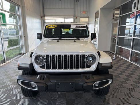 Used 2024 Jeep Wrangler Unlimited Sahara AWD/4WD image 2