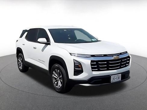 Used 2025 Chevrolet Equinox LT FWD image 3