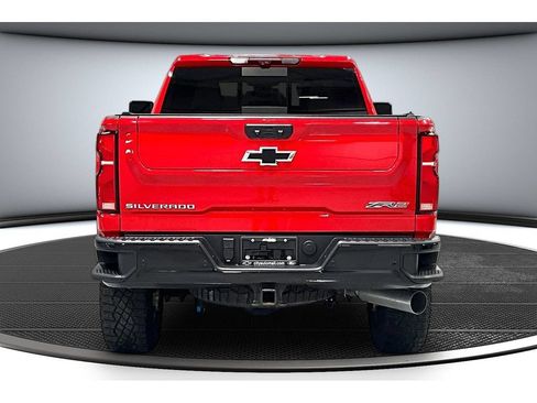 Used 2024 Chevrolet Silverado 2500 ZR2 w/ Technology Package AWD/4WD image 6