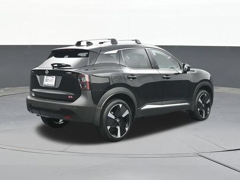 Used 2026 Nissan Kicks SR w/ SR Premium Package FWD image 14