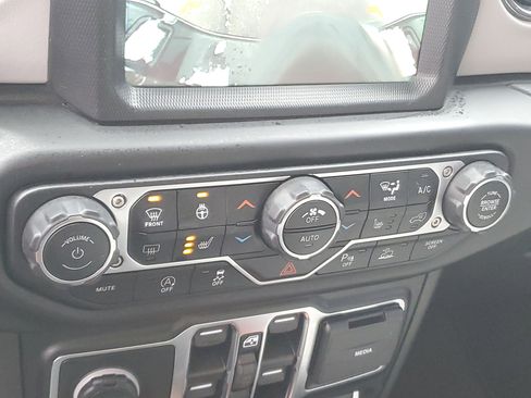 Certified 2021 Jeep Gladiator Overland image 21