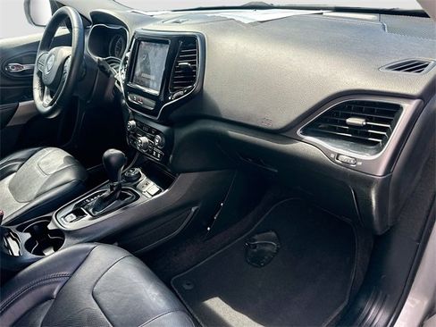 Used 2019 Jeep Cherokee Limited image 26