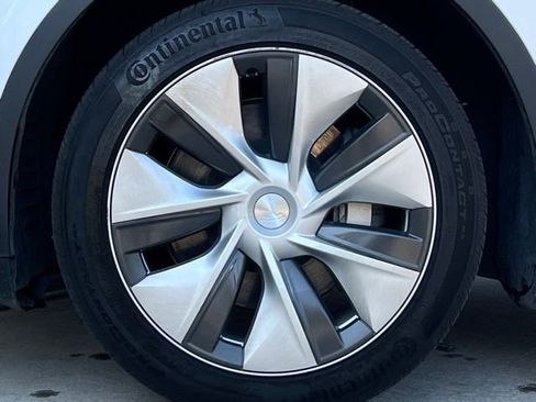 Used 2023 Tesla Model Y Long Range AWD/4WD image 33