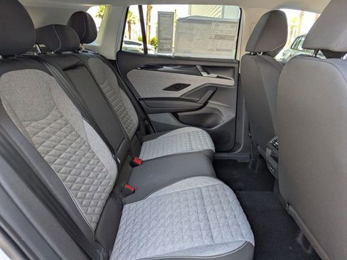 Certified 2025 Volkswagen Tiguan SE FWD image 19