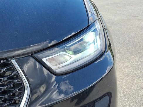 Used 2024 Chrysler Pacifica Touring-L FWD image 9