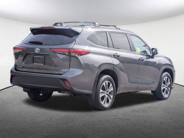 Used 2023 Toyota Highlander XLE AWD/4WD image 4