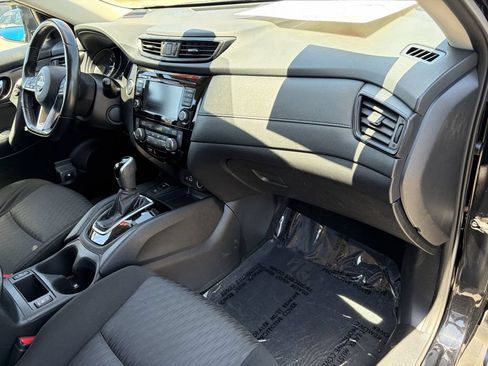 Used 2019 Nissan Rogue SV w/ Premium Package FWD image 17
