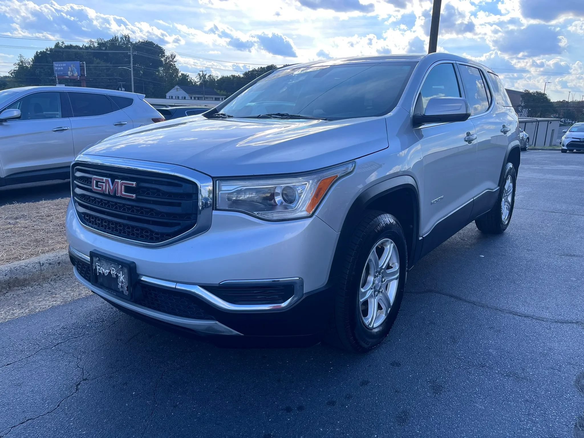 Used 2019 GMC Acadia SLE w/ LPO, Floor Liner Package FWD image 3