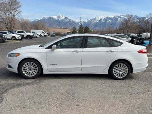 Used 2016 Ford Fusion SE image 2