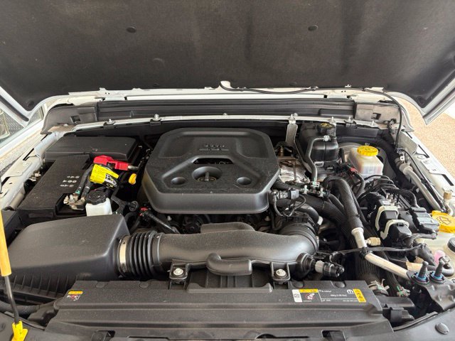 Used 2023 Jeep Wrangler Unlimited Sahara AWD/4WD image 43