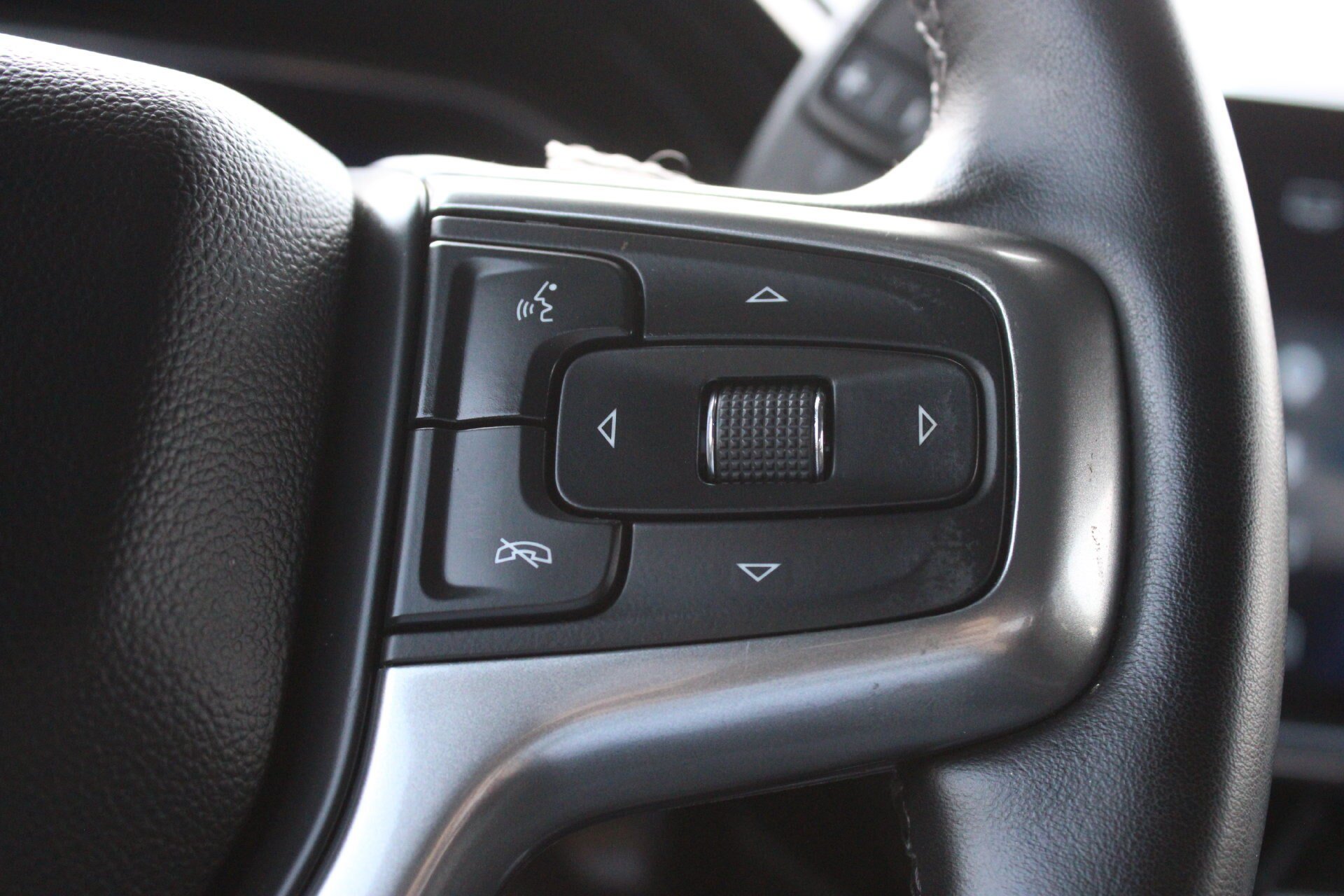 Used 2024 Chevrolet Silverado 1500 LT AWD/4WD image 31