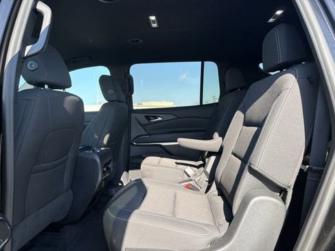 Used 2024 Chevrolet Traverse LT FWD image 16