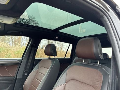 Used 2022 Volkswagen Tiguan SEL R-Line image 25