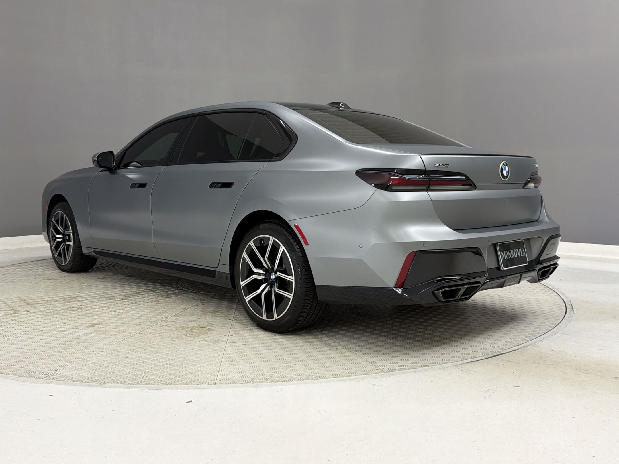 Certified 2024 BMW 760i xDrive w/ Executive Package AWD/4WD image 3