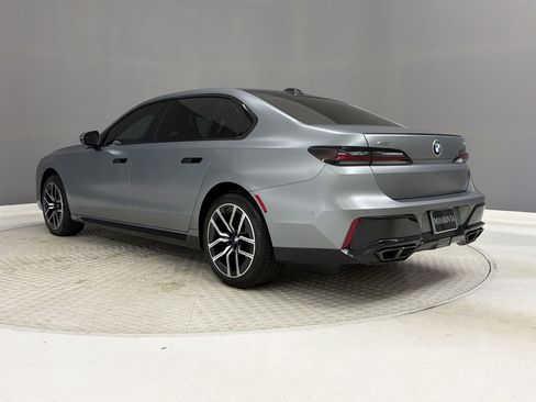Certified 2024 BMW 760i xDrive w/ Executive Package AWD/4WD image 3