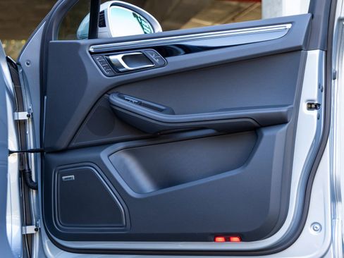 New 2026 Porsche Macan image 54