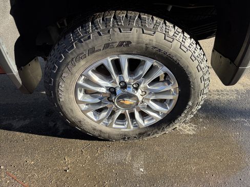 Used 2021 Chevrolet Silverado 2500 High Country image 41