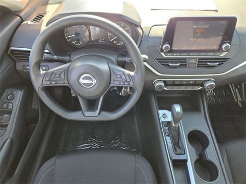 Used 2025 Nissan Altima 2.5 S image 12