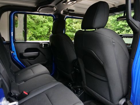 Used 2021 Jeep Gladiator Sport AWD/4WD image 32