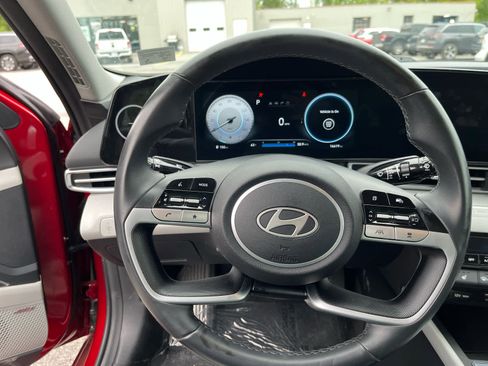 Used 2025 Hyundai Elantra Limited FWD image 11