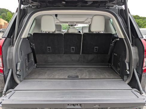 Used 2025 Ford Expedition Platinum w/ Platinum Ultimate Package AWD/4WD image 19