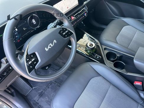 Certified 2024 Kia Niro Wind FWD image 11