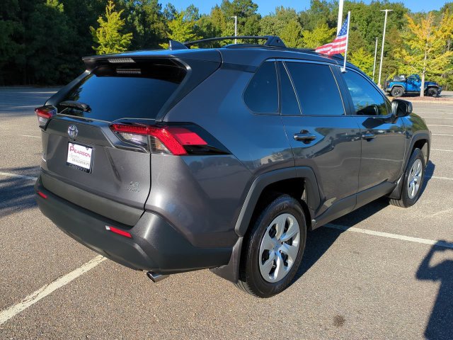 Used 2021 Toyota RAV4 LE AWD/4WD image 4