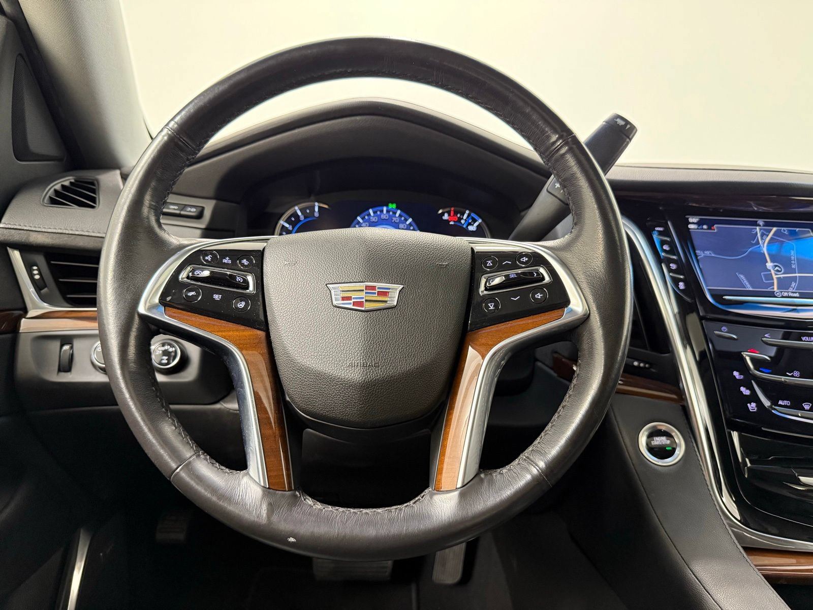 Used 2019 Cadillac Escalade ESV Luxury AWD/4WD image 24