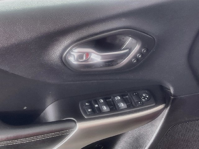 Used 2020 Jeep Cherokee High Altitude AWD/4WD image 19