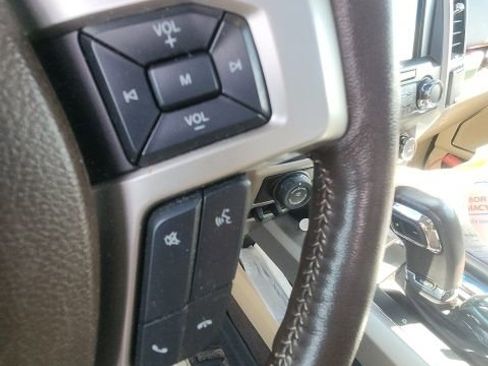 Used 2020 Ford F150 Lariat image 43