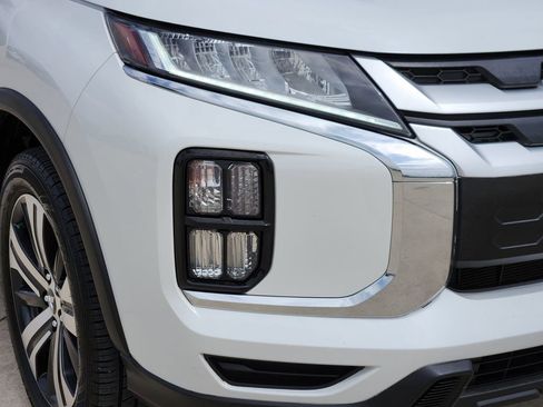 Used 2020 Mitsubishi Outlander Sport ES FWD image 9