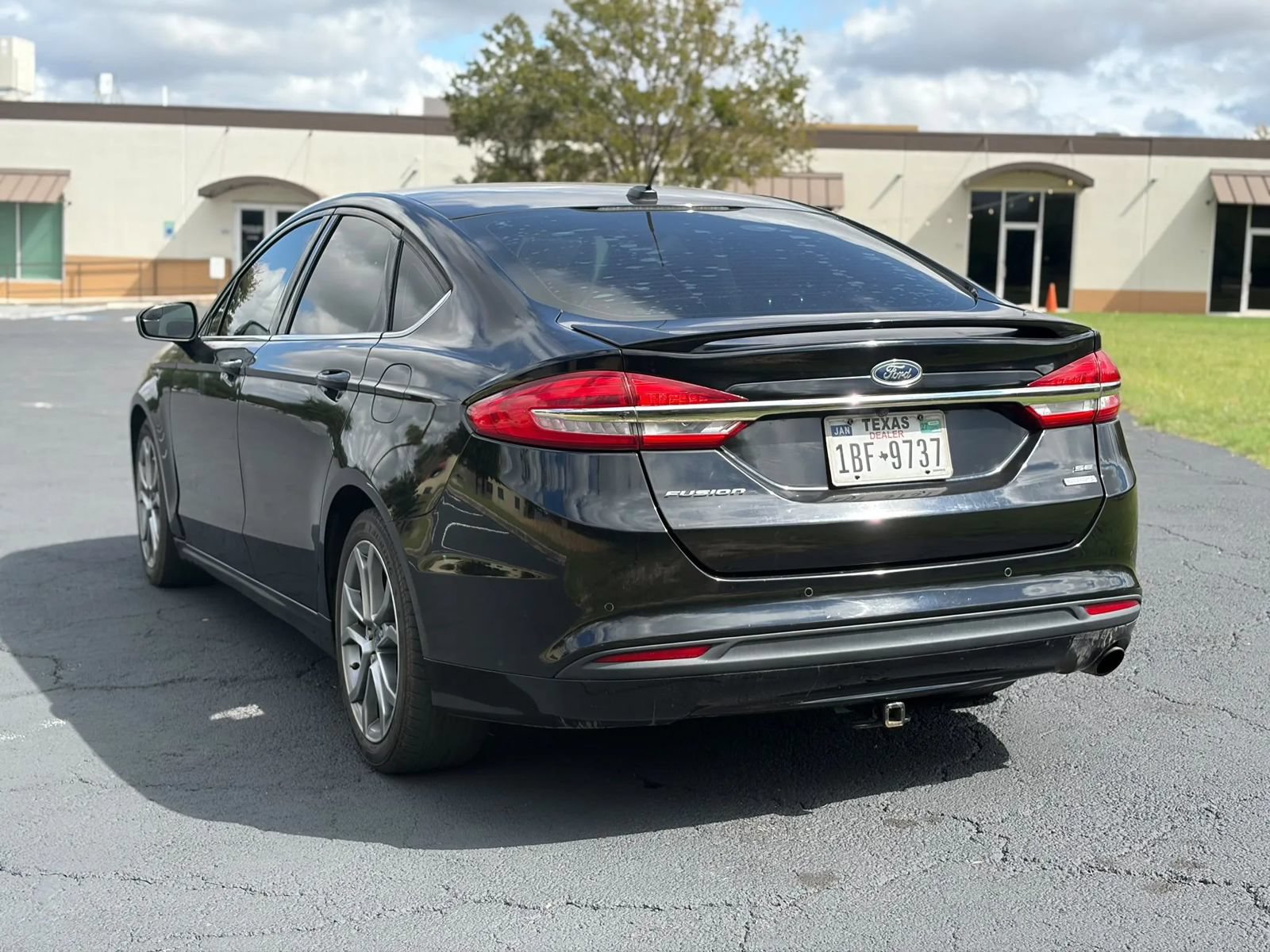Used 2017 Ford Fusion SE w/ Equipment Group 201A FWD image 6