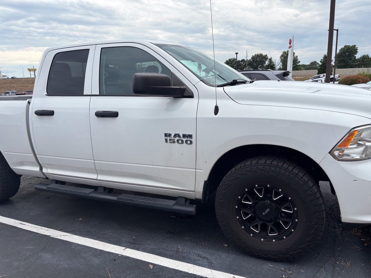 Used 2017 RAM 1500 Express AWD/4WD image 1