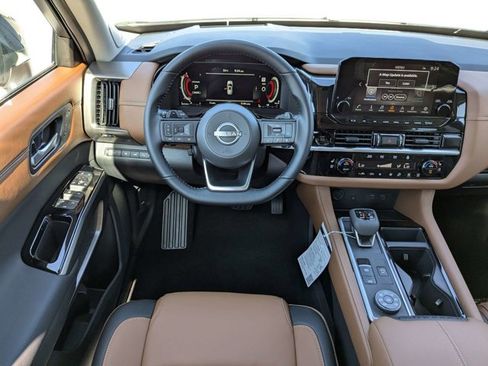 New 2025 Nissan Pathfinder Platinum image 23