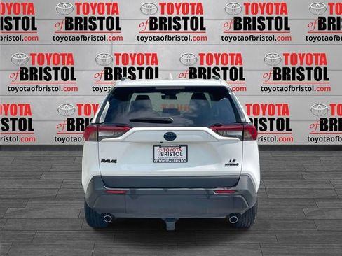 Used 2021 Toyota RAV4 LE image 4