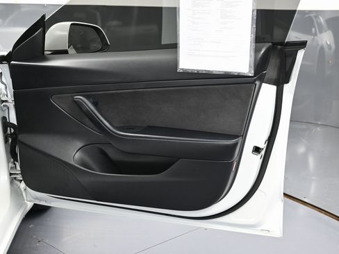 Used 2021 Tesla Model 3 Standard Range Plus image 41