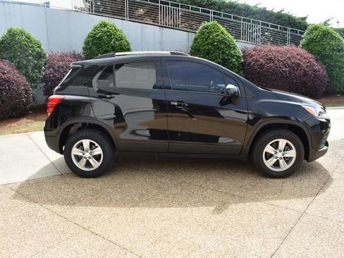 Used 2022 Chevrolet Trax LT w/ LT Convenience Package AWD/4WD image 11
