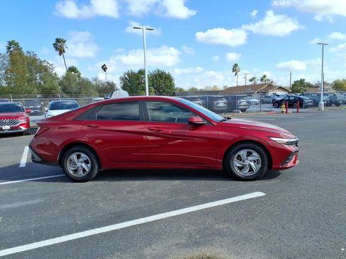 Used 2025 Hyundai Elantra SE image 6
