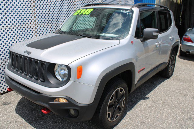 Used 2016 Jeep Renegade Trailhawk w/ Premium Trailhawk Package AWD/4WD image 32