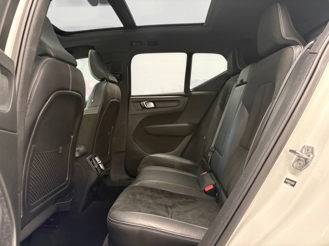 Used 2020 Volvo XC40 T5 R-Design AWD/4WD image 13
