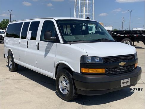 Used 2025 Chevrolet Express 3500 LS RWD image 3