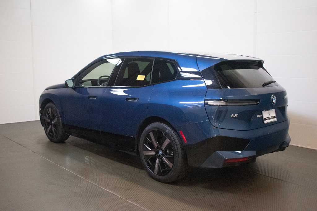 Used 2024 BMW iX xDrive50 w/ Premium Package AWD/4WD image 6