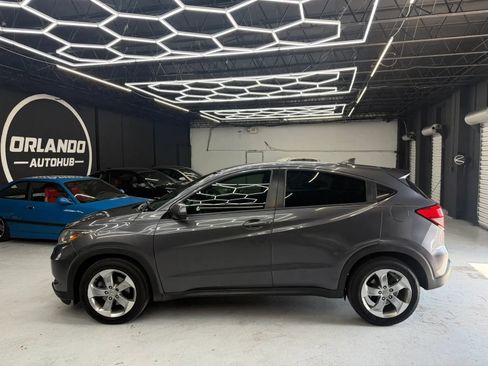 Used 2017 Honda HR-V LX image 2