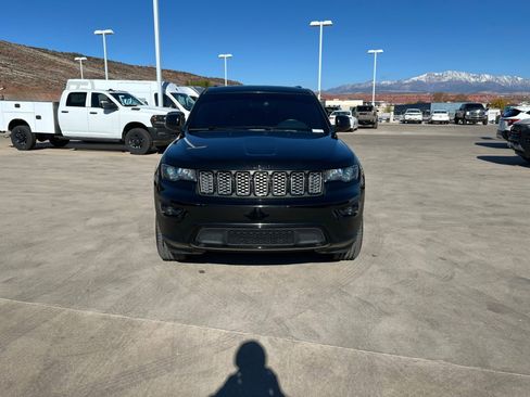 Used 2021 Jeep Grand Cherokee Laredo X image 8