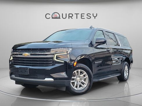 Used 2024 Chevrolet Suburban LT image 1