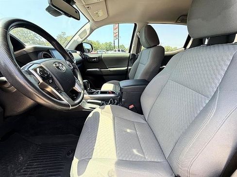 Used 2023 Toyota Tacoma SR5 w/ Technology Package AWD/4WD image 18